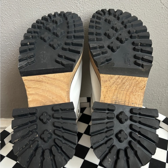 Y2K London Underground Clogs - Picture 6 of 8